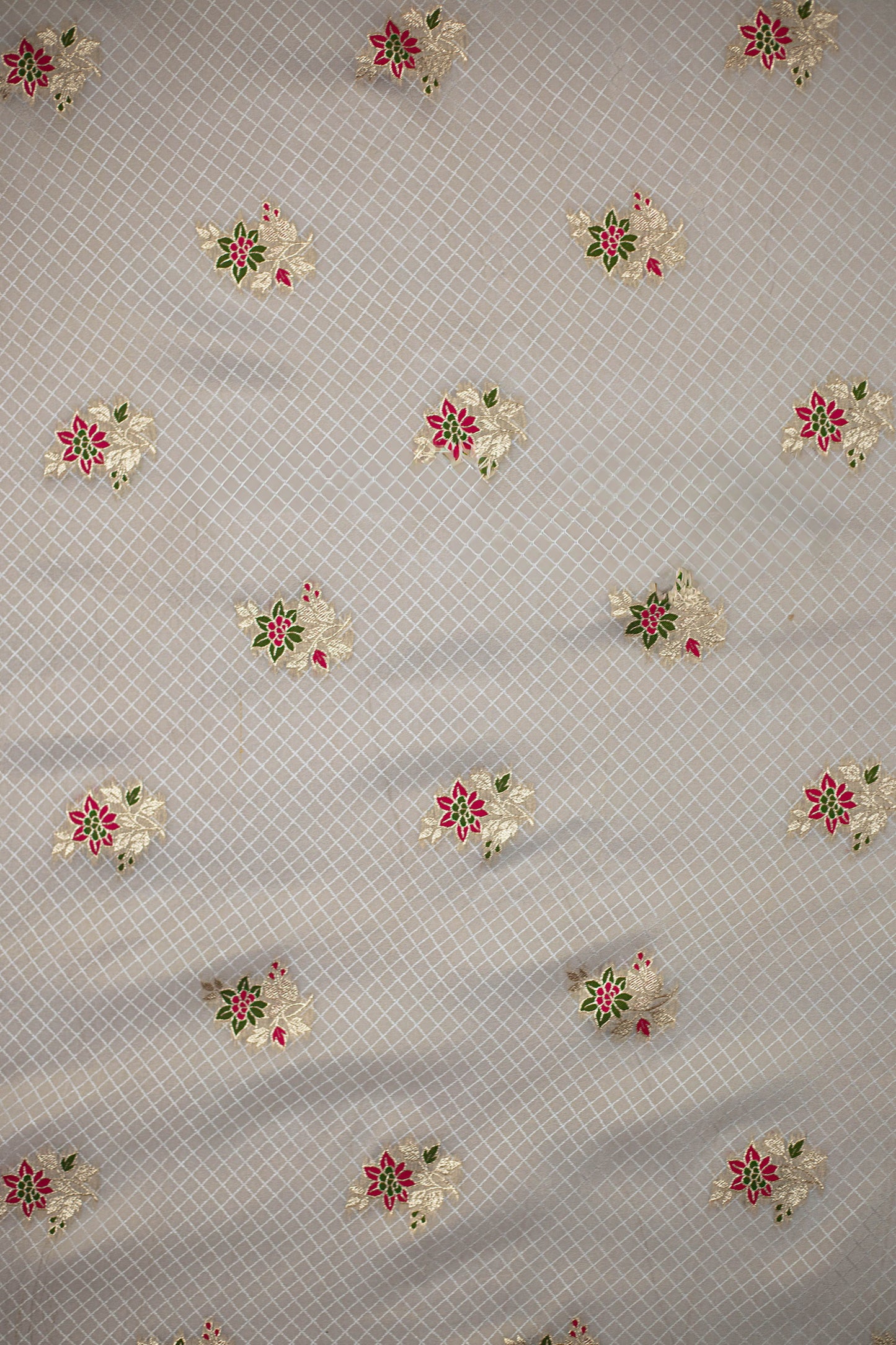 Pink Petal Charm (Tishu Mina Buty)