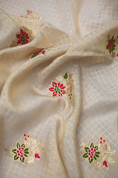 Pink Petal Charm (Tishu Mina Buty)