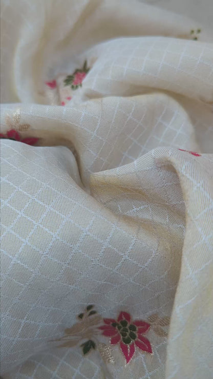 Pink Petal Charm (Tishu Mina Buty)